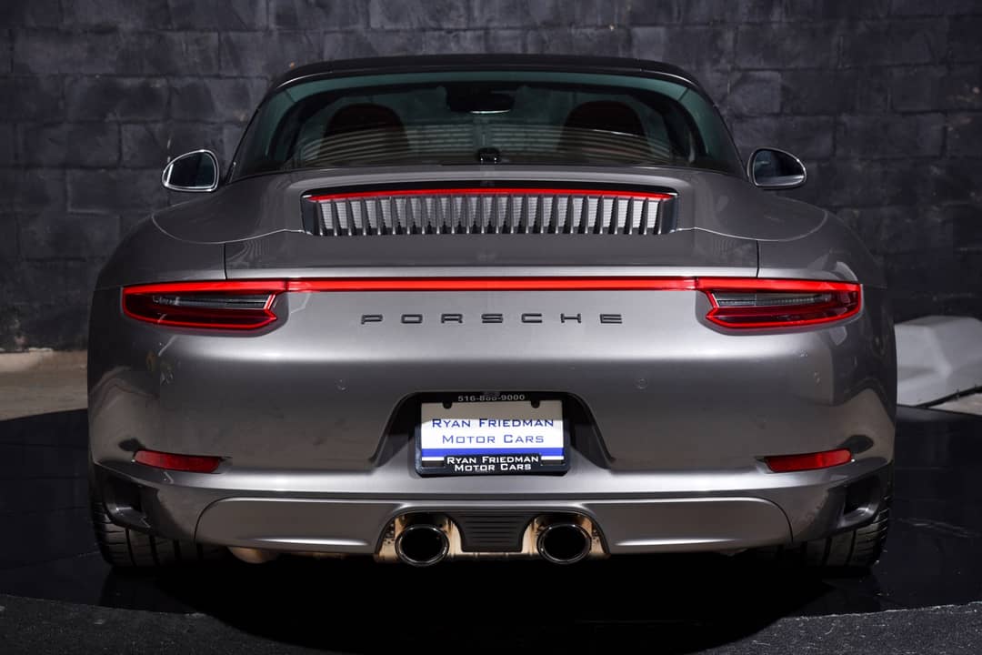 2018 Porsche 911 Targa 4 GTS — photo 14