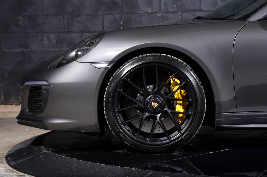 2018 Porsche 911 Targa 4 GTS — photo 15
