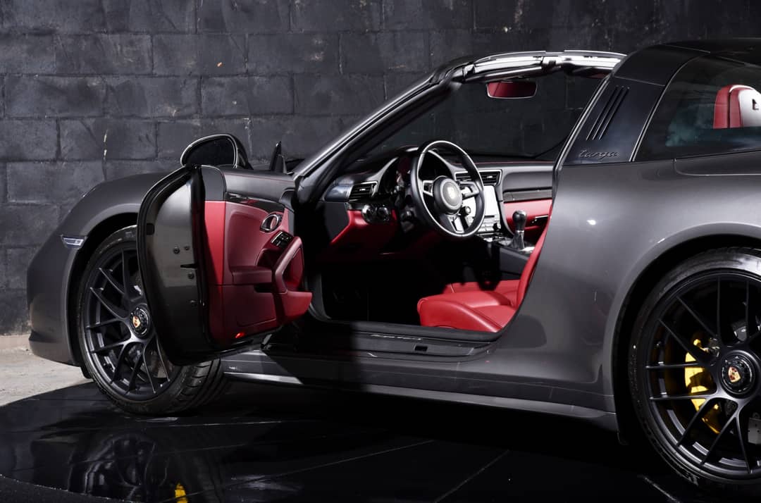 2018 Porsche 911 Targa 4 GTS — photo 16