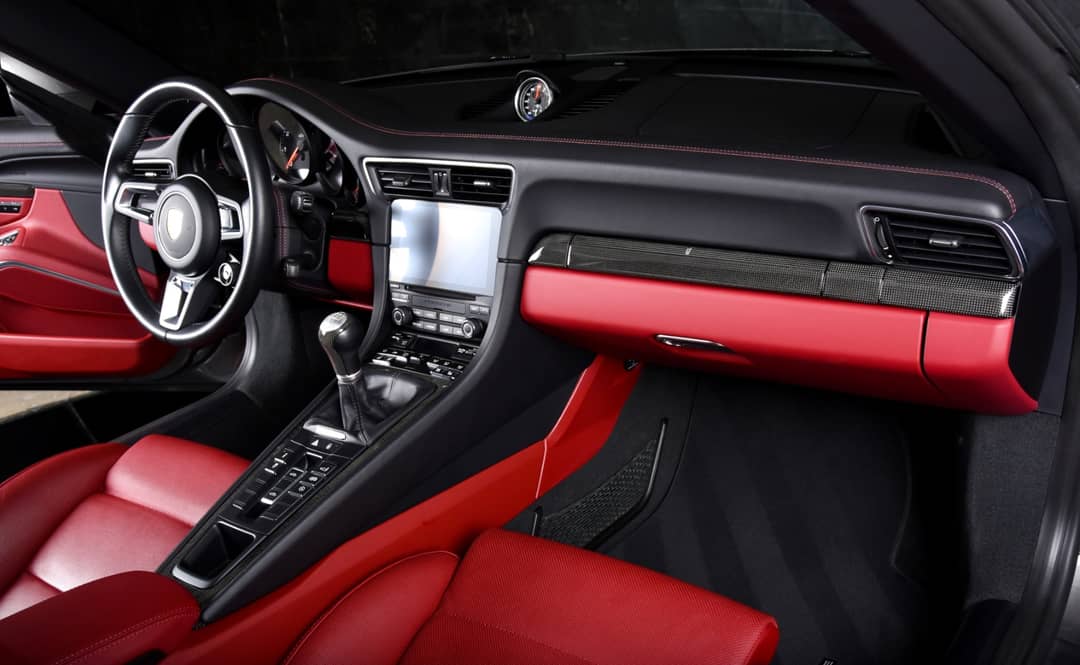 2018 Porsche 911 Targa 4 GTS — photo 17
