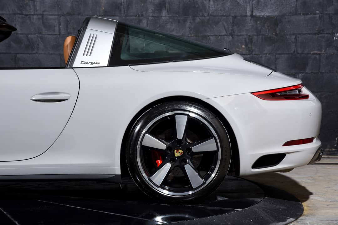 2019 Porsche 911 Targa 4 GTS — photo 11