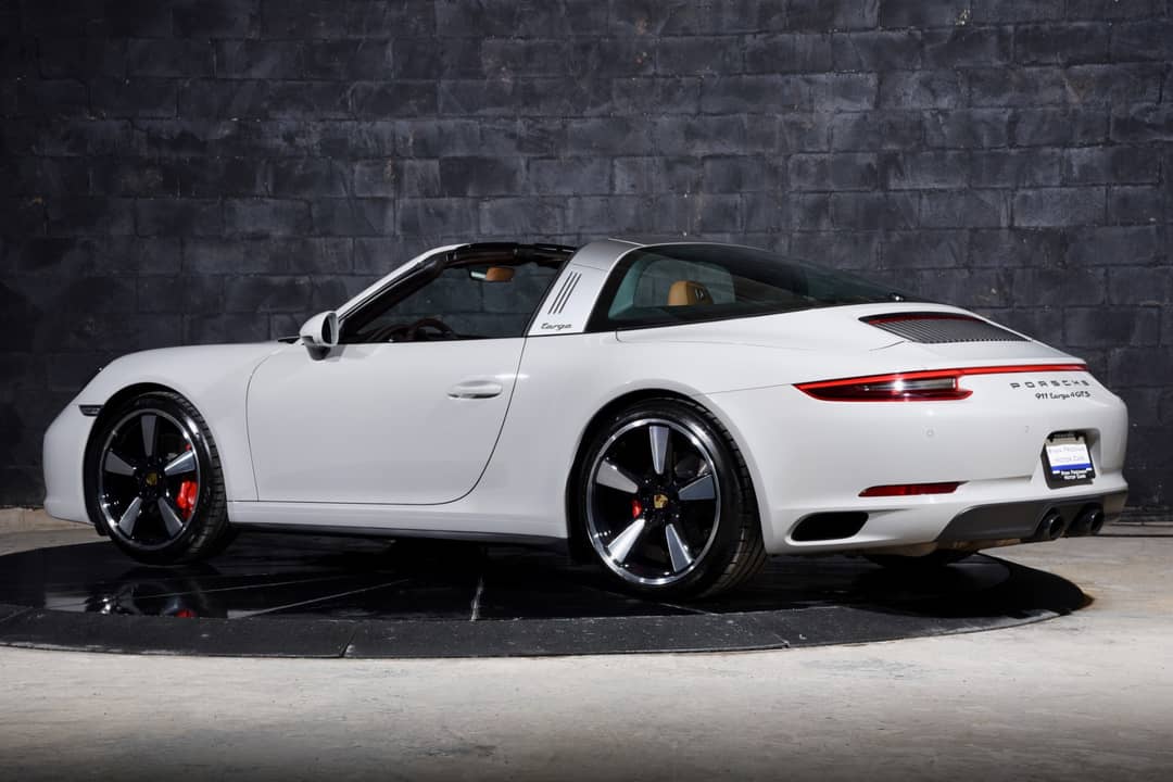 2019 Porsche 911 Targa 4 GTS — photo 13