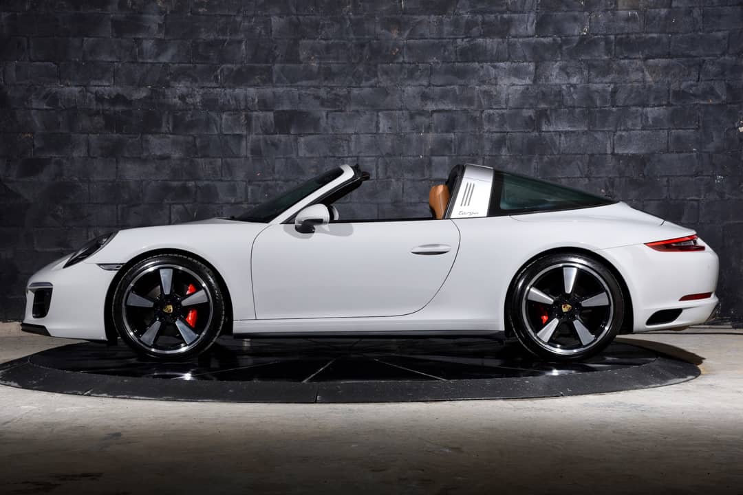 2019 Porsche 911 Targa 4 GTS — photo 17