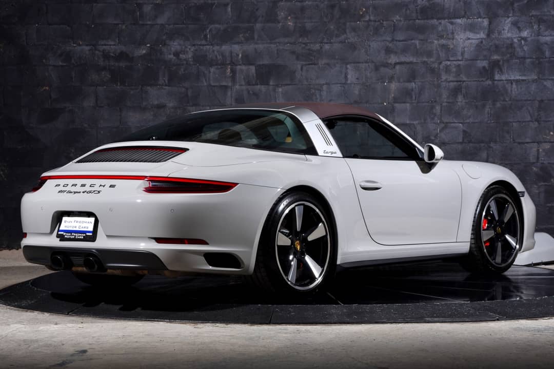 2019 Porsche 911 Targa 4 GTS — photo 34