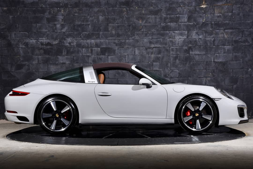 2019 Porsche 911 Targa 4 GTS — photo 35