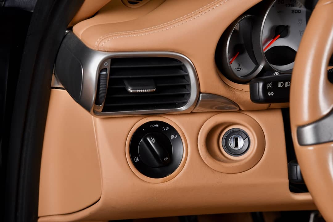 2010 Porsche 911 Carrera 4S — photo 21