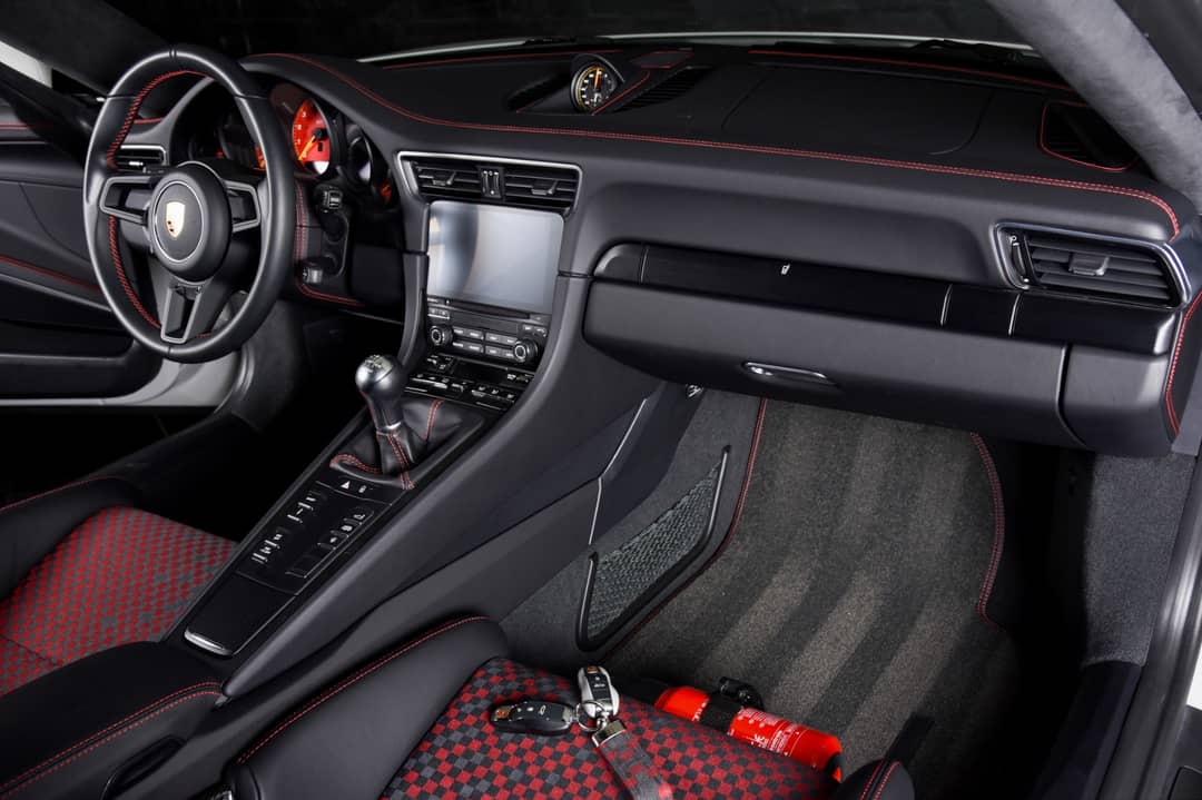2018 Porsche 911 GT3 Touring — photo 19