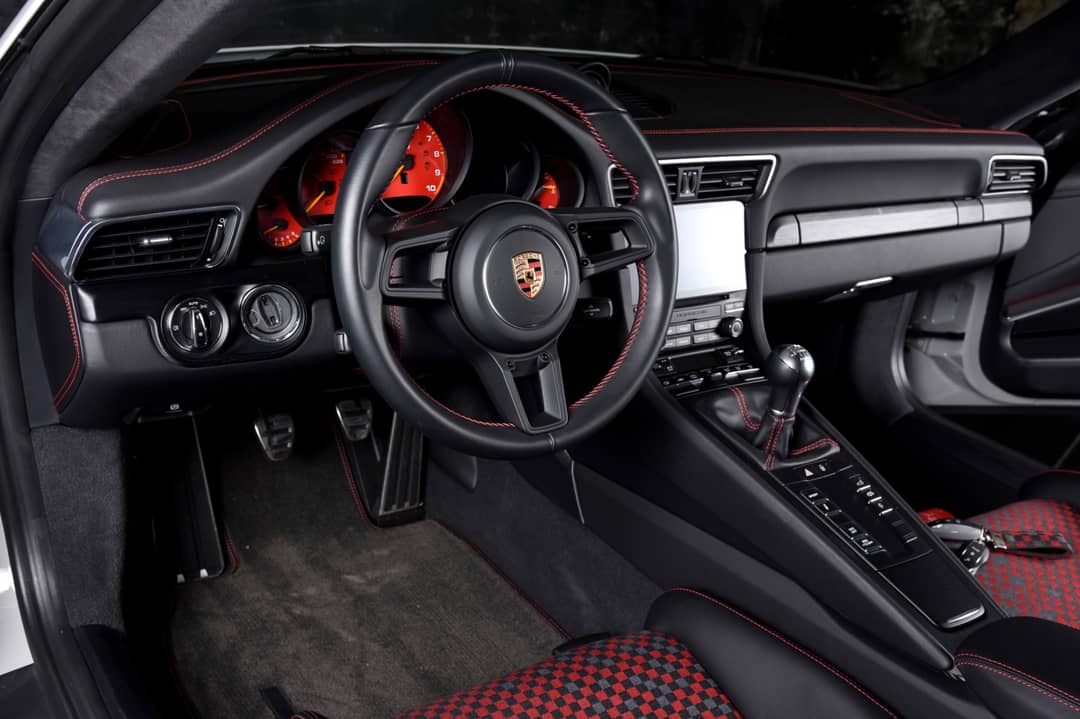 2018 Porsche 911 GT3 Touring — photo 4