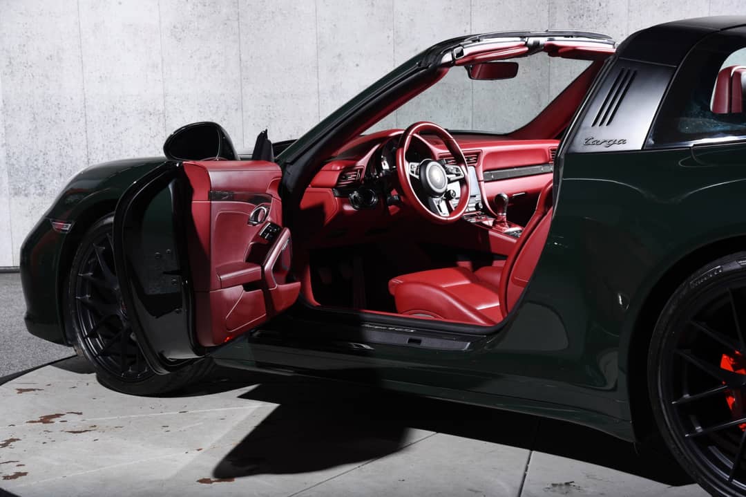 2019 Porsche 911 Targa 4 GTS — photo 13