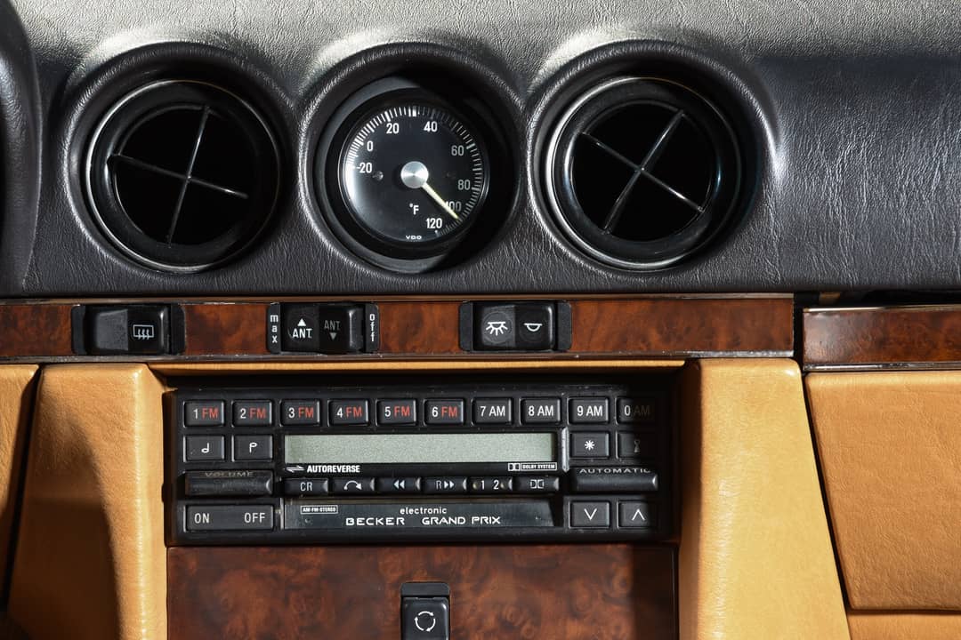 1989 Mercedes-Benz 560 SL — photo 37