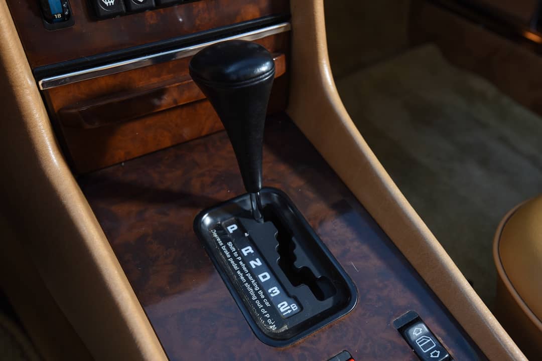 1989 Mercedes-Benz 560 SL — photo 45