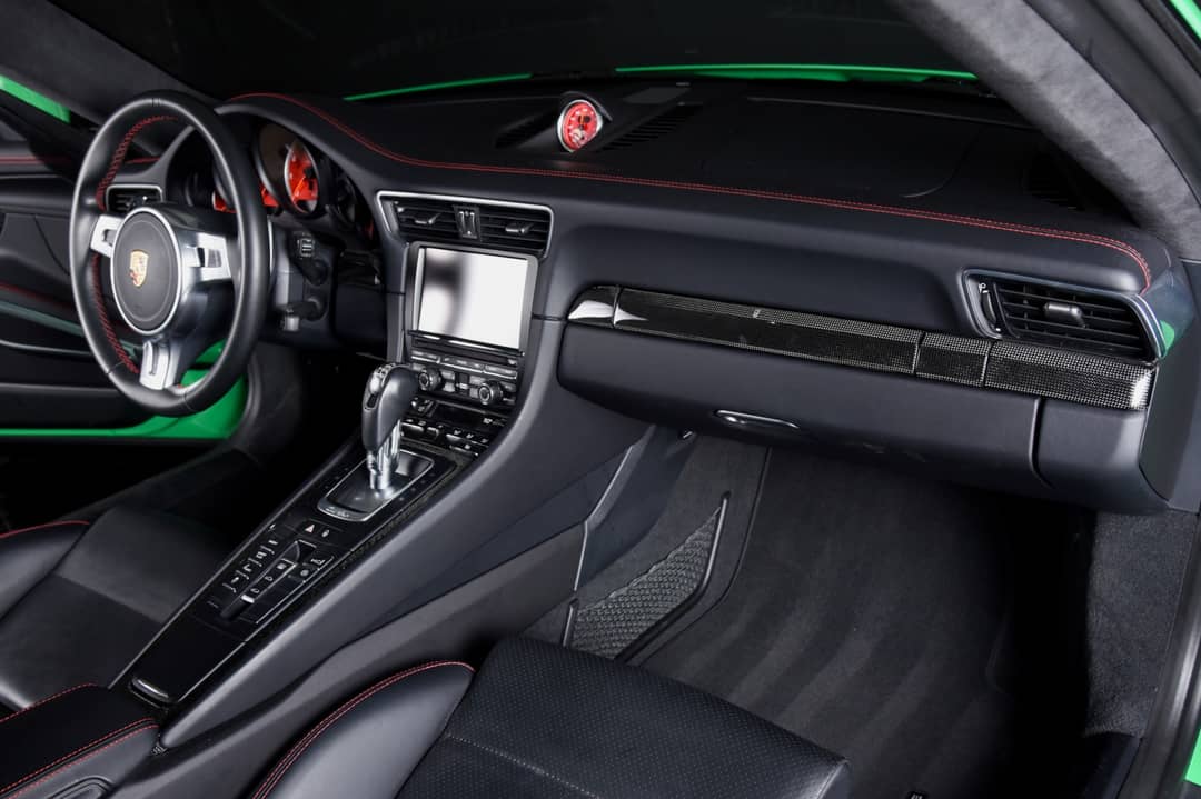 2015 Porsche 911 Turbo S — photo 21