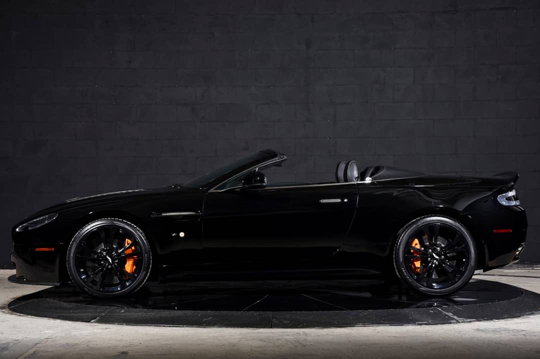 2017 Aston Martin V12 Vantage S Roadster — photo 13