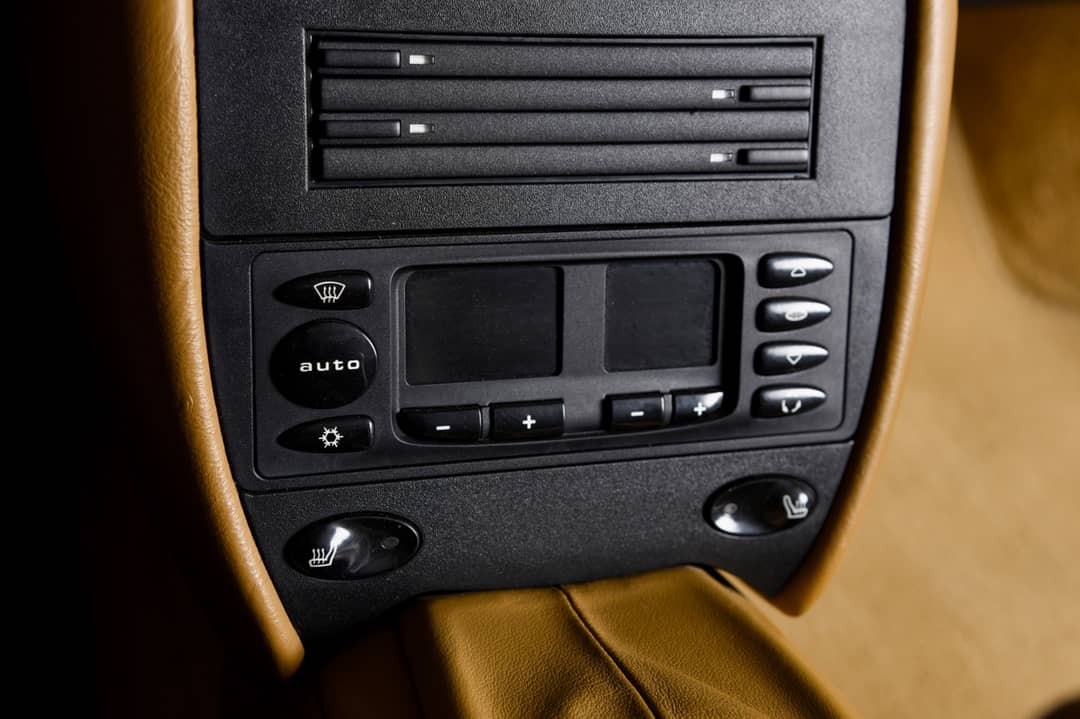 2001 Porsche 911 Carrera 4 — photo 16