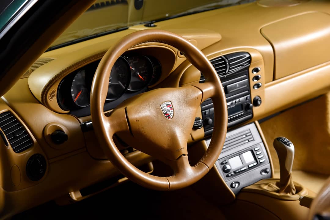 2001 Porsche 911 Carrera 4 — photo 4