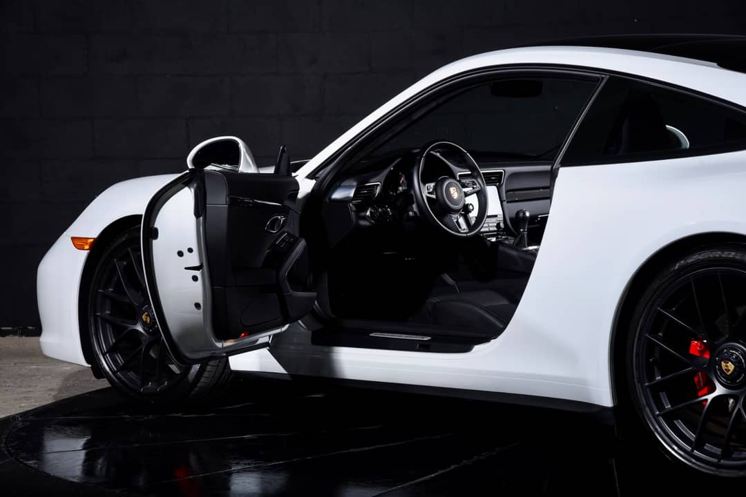 2018 Porsche 911 Carrera GTS — photo 17