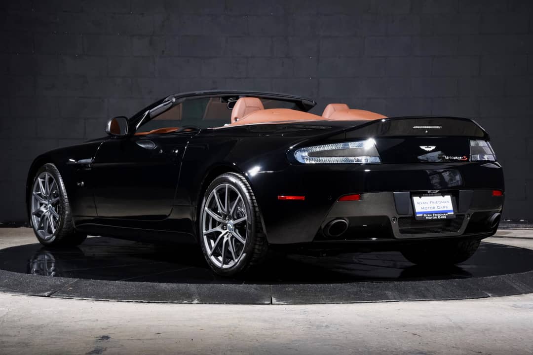 2017 Aston Martin V12 Vantage S Roadster — photo 13
