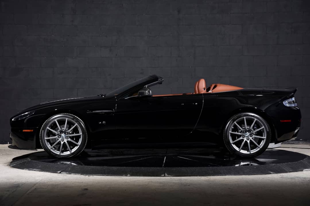 2017 Aston Martin V12 Vantage S Roadster — photo 15