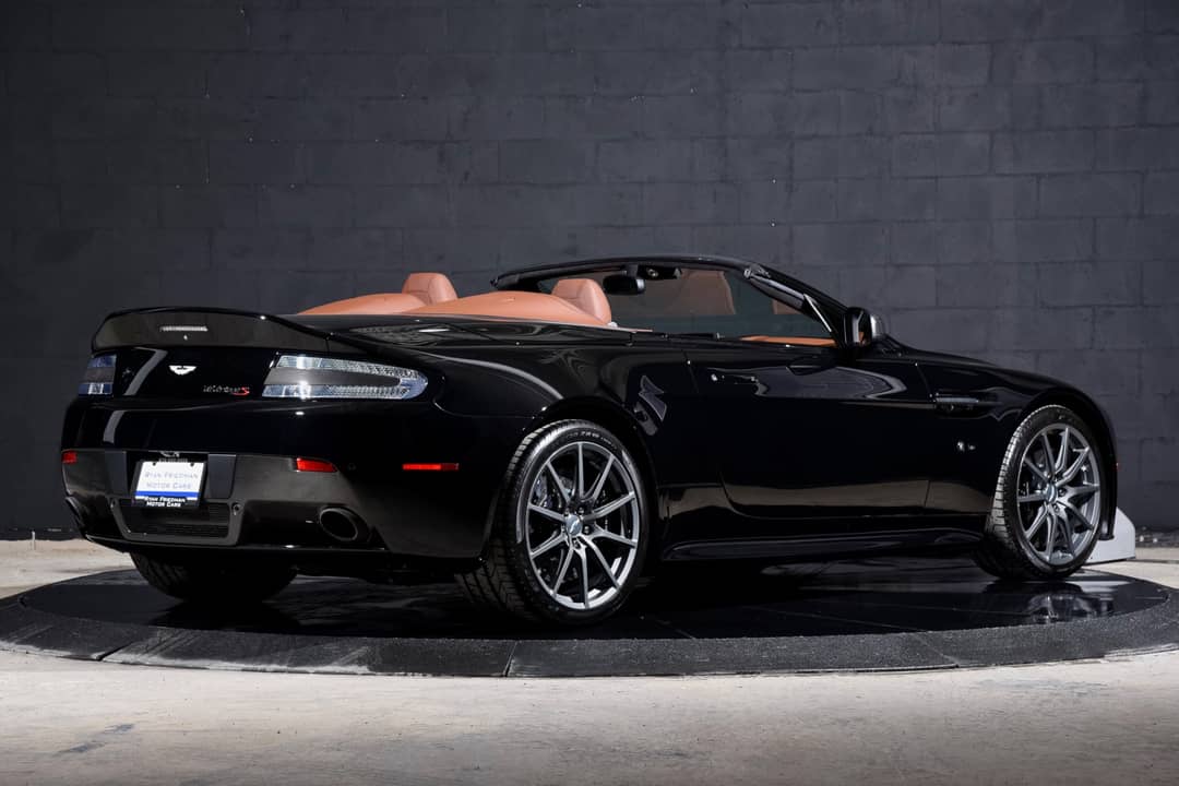 2017 Aston Martin V12 Vantage S Roadster — photo 3