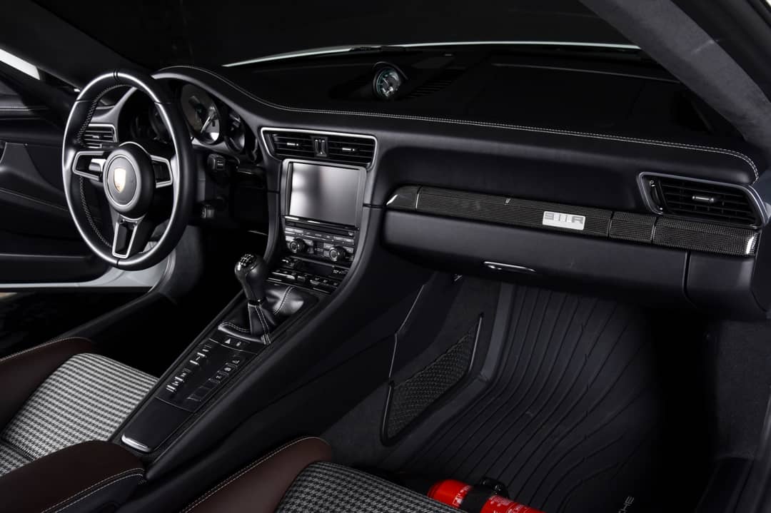 2016 Porsche 911 R — photo 22