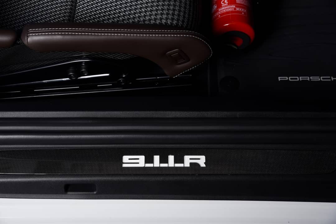 2016 Porsche 911 R — photo 38