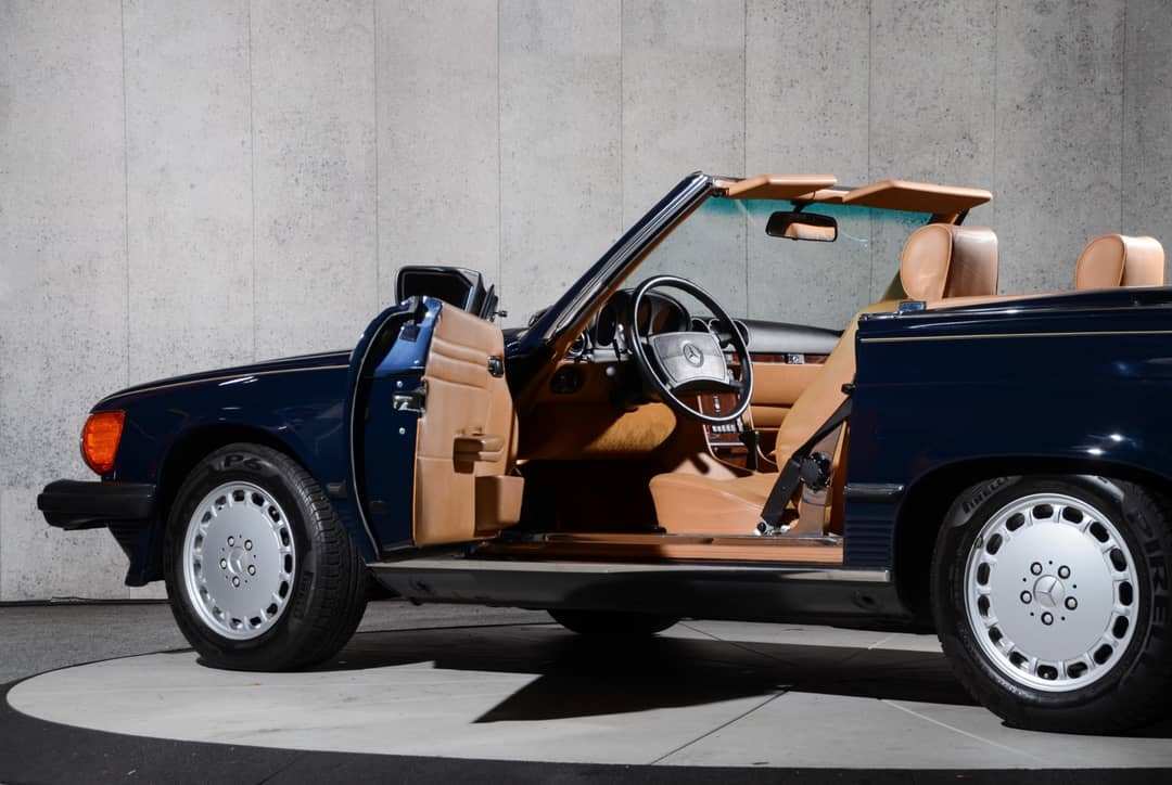 1988 Mercedes-Benz 560-Class 560 SL — photo 17