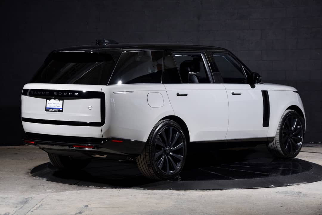 2023 Land Rover Range Rover P530 SV LWB — photo 3