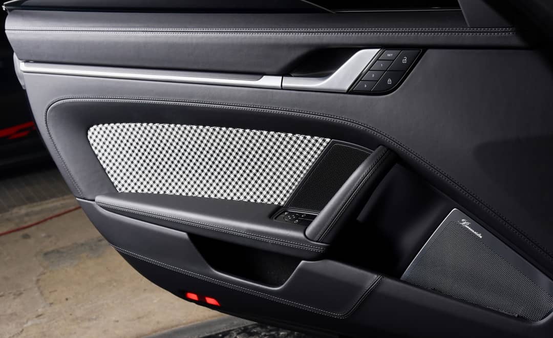 2025 Porsche 911 Turbo S — photo 23
