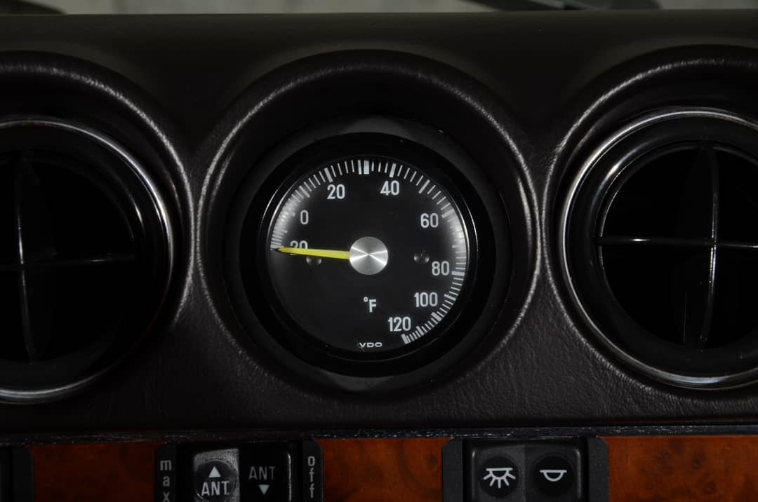 1987 Mercedes-Benz 560-Class 560 SL — photo 16
