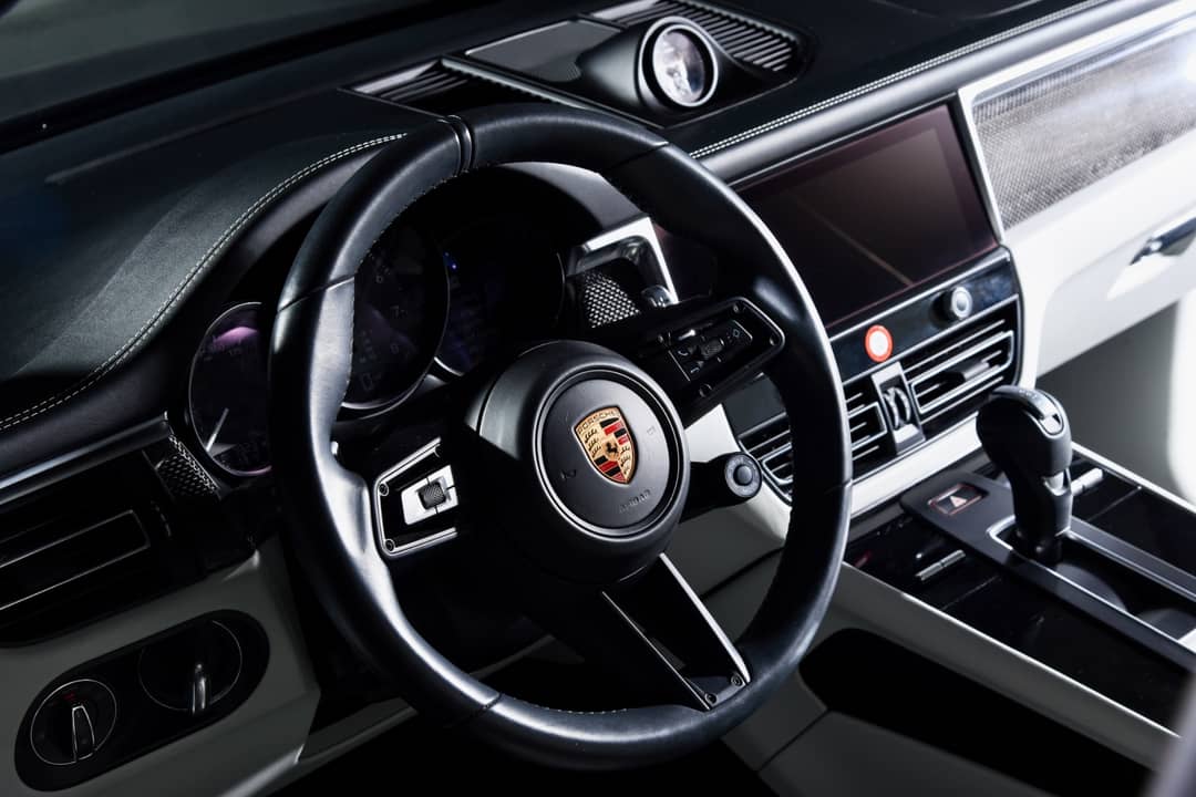 2022 Porsche Macan S — photo 14