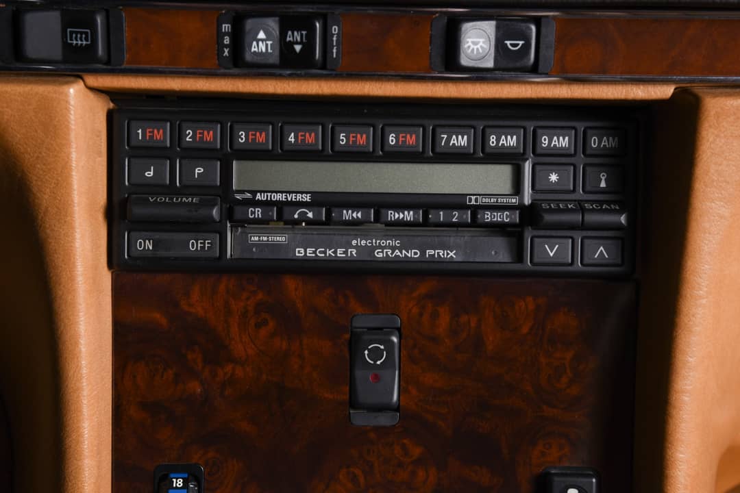 1988 Mercedes-Benz 560-Class 560 SL — photo 16