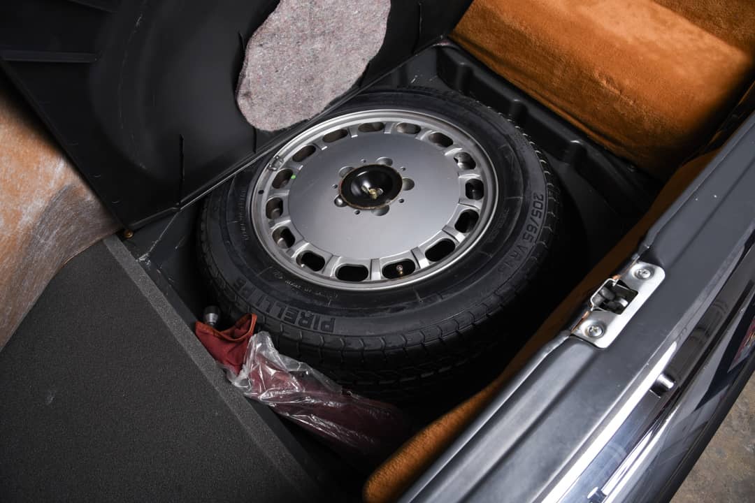 1988 Mercedes-Benz 560-Class 560 SL — photo 39