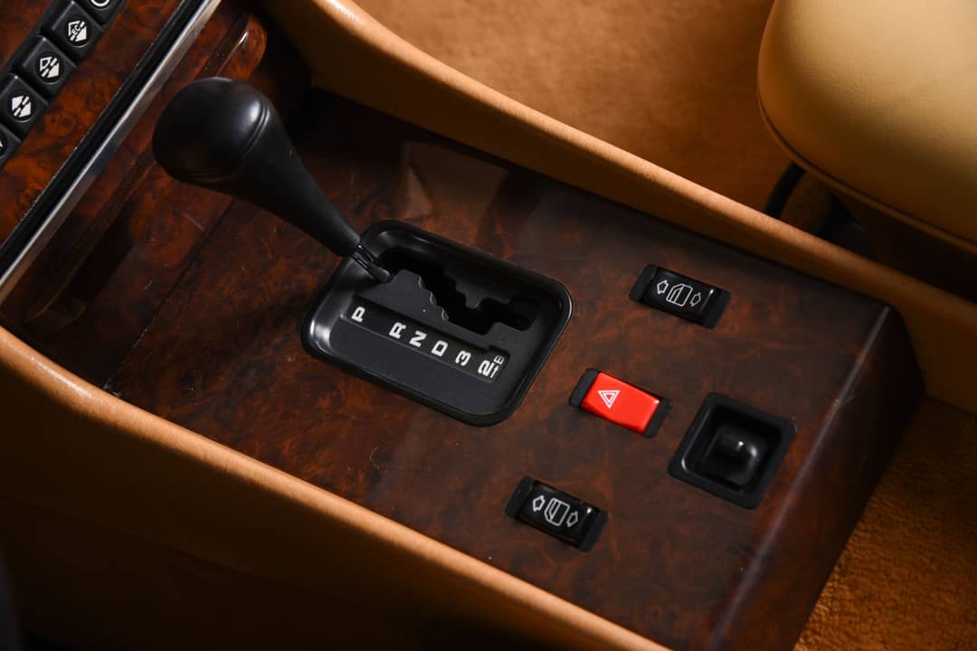 1988 Mercedes-Benz 560-Class 560 SL — photo 6