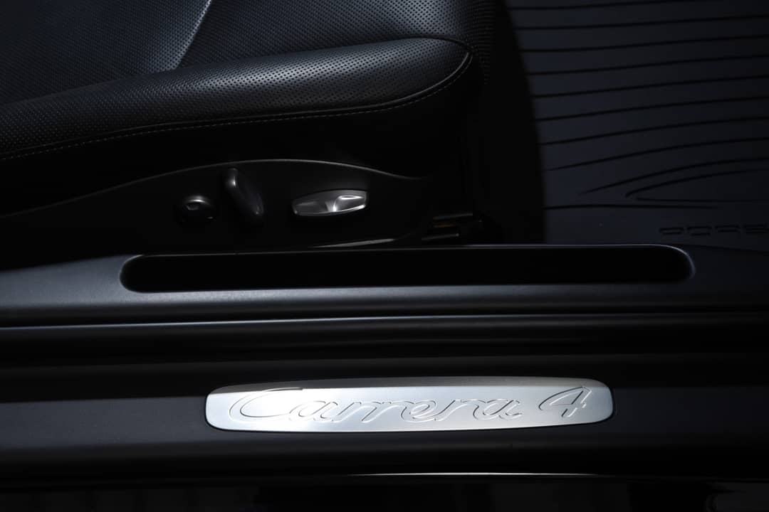 2012 Porsche 911 Carrera 4 — photo 25