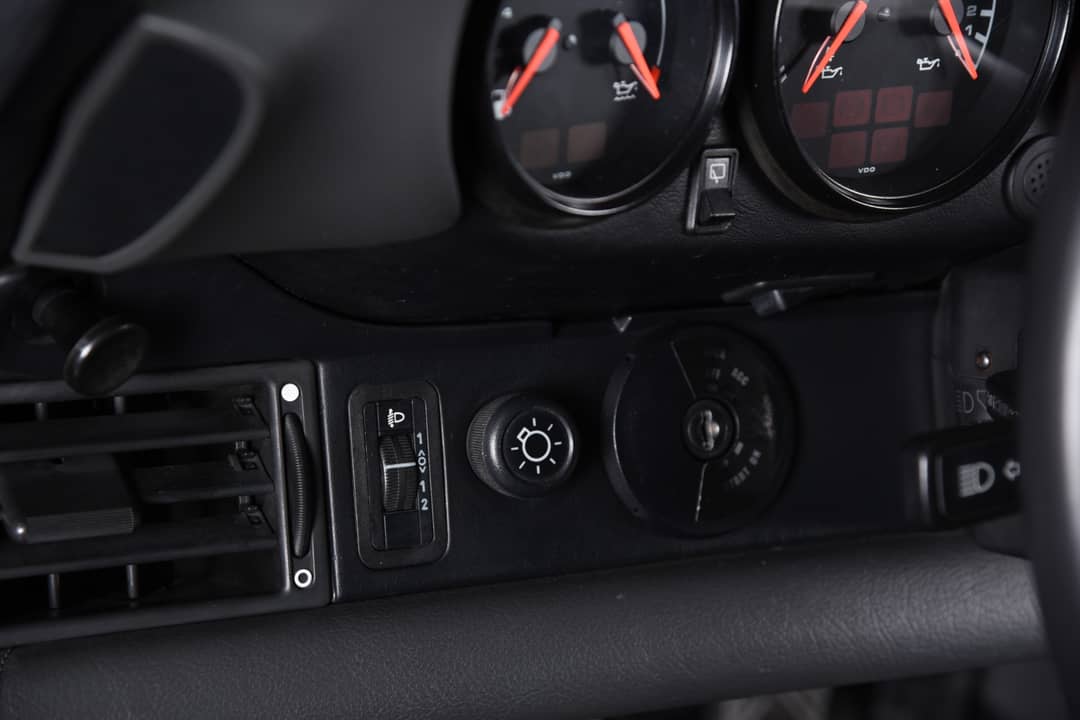 1989 Porsche 911 Carrera 4 — photo 16