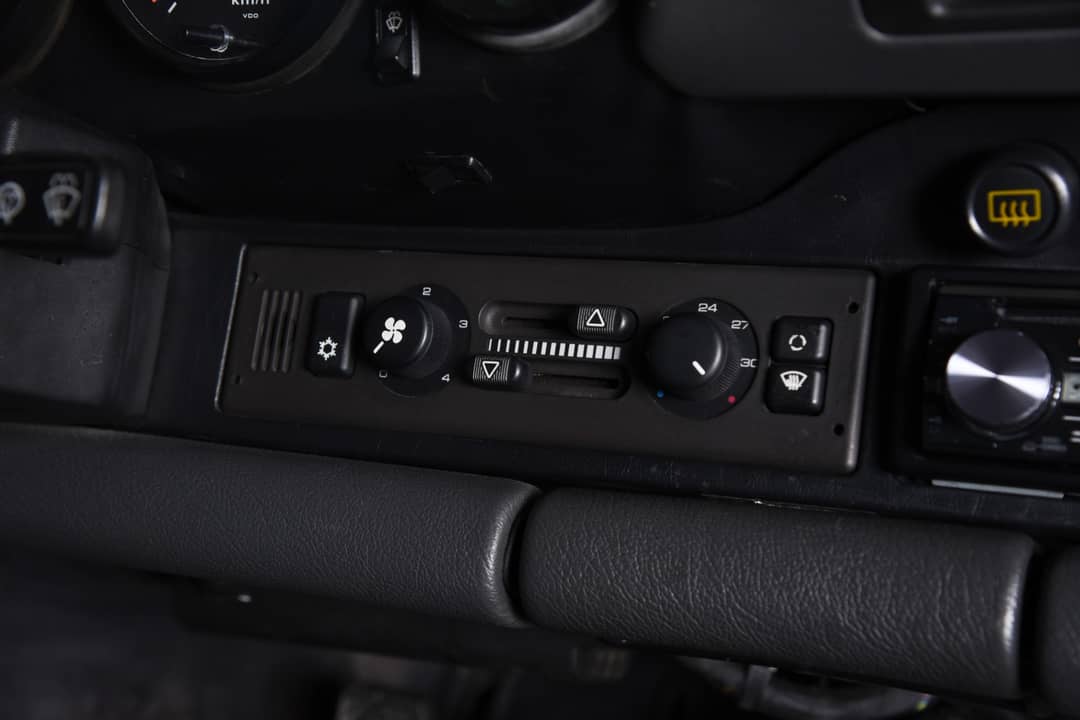 1989 Porsche 911 Carrera 4 — photo 17