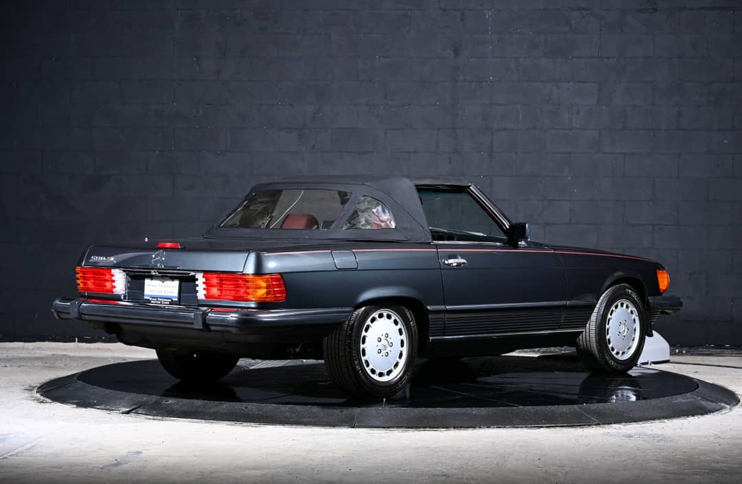 1988 Mercedes-Benz 560-Class 560 SL — photo 16