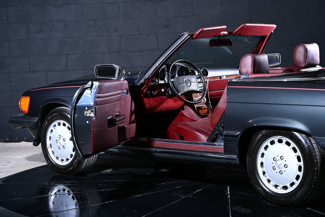 1988 Mercedes-Benz 560-Class 560 SL — photo 19