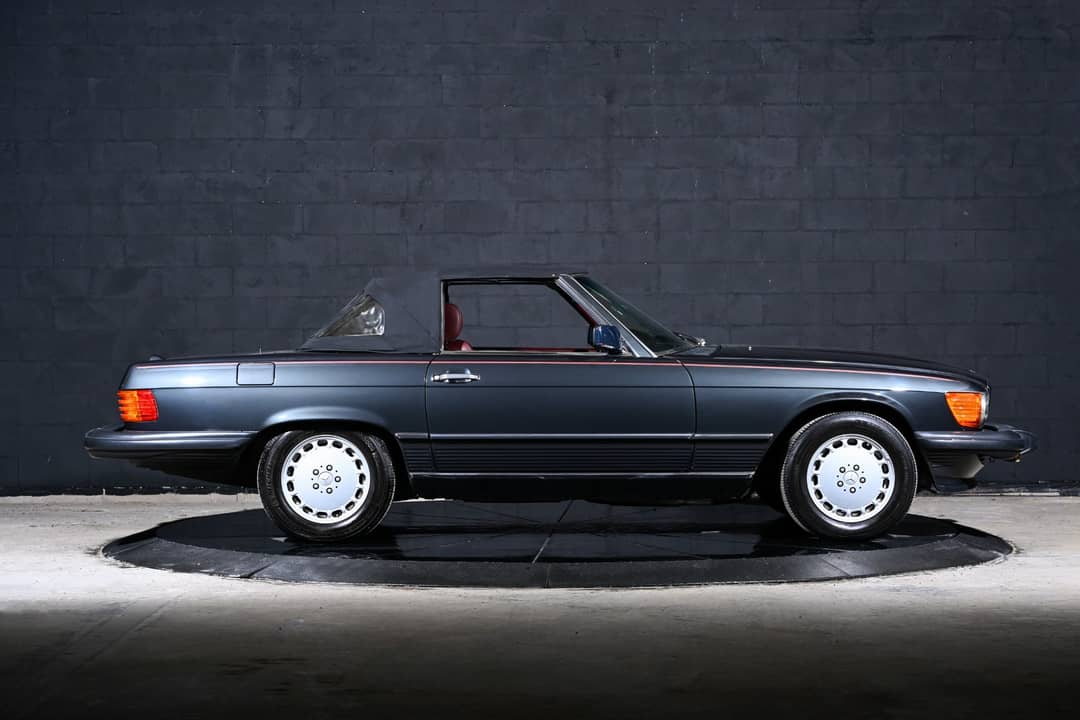 1988 Mercedes-Benz 560-Class 560 SL — photo 3
