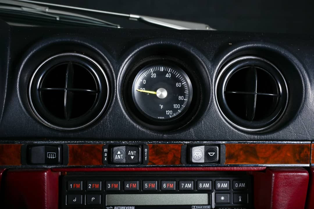 1988 Mercedes-Benz 560-Class 560 SL — photo 23