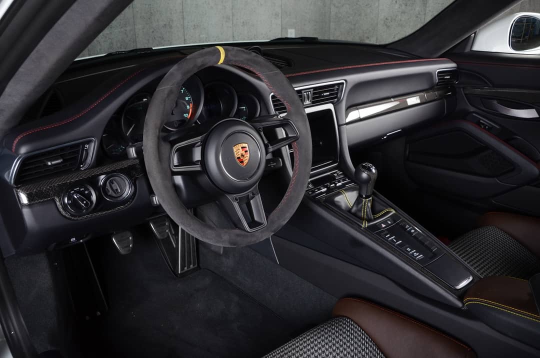 2016 Porsche 911 R — photo 19