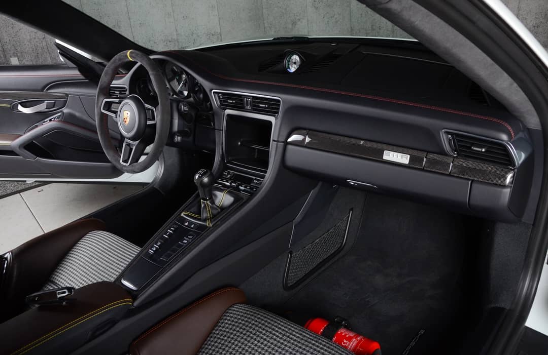 2016 Porsche 911 R — photo 21