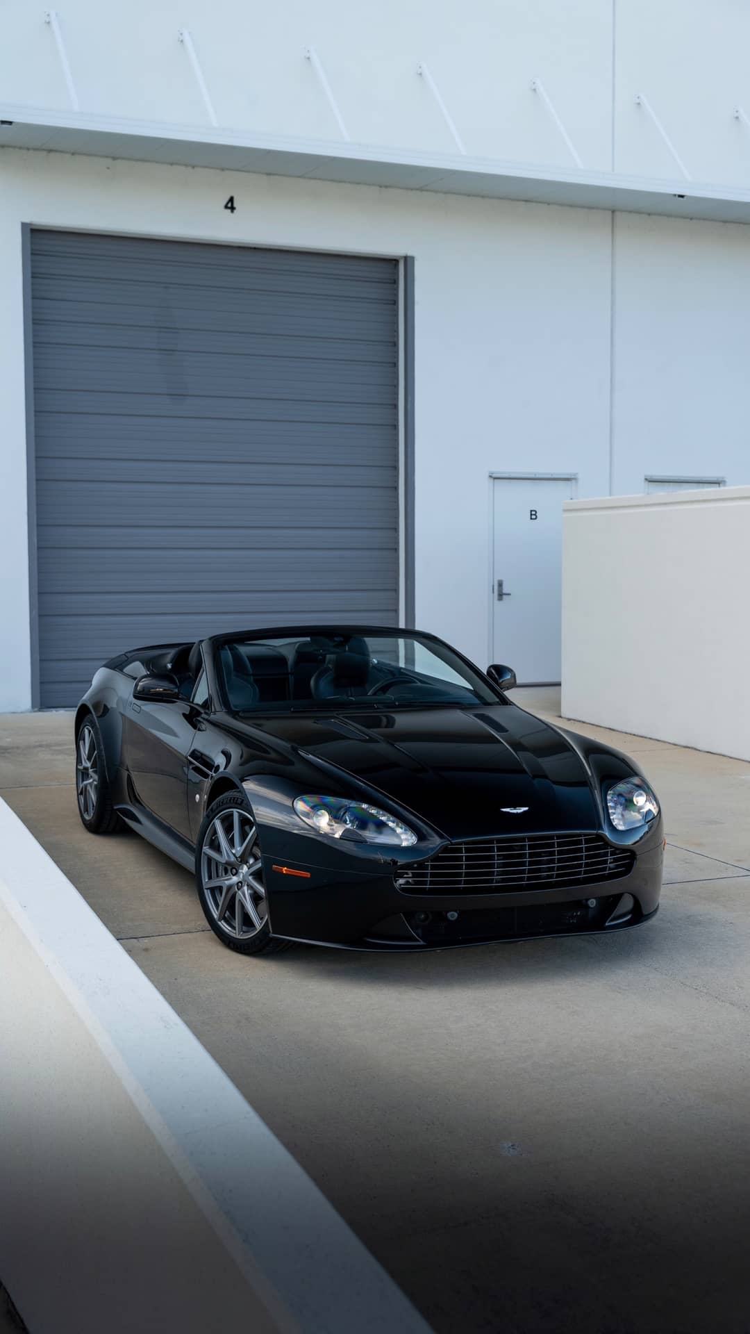2015 Aston Martin V8 Vantage GT Roadster — photo 2