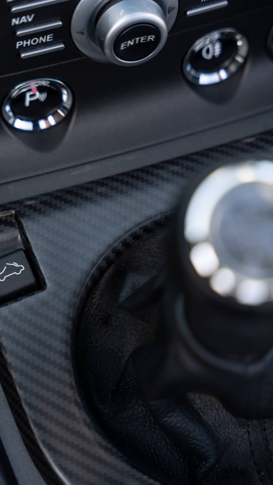 2015 Aston Martin V8 Vantage GT Roadster — photo 20