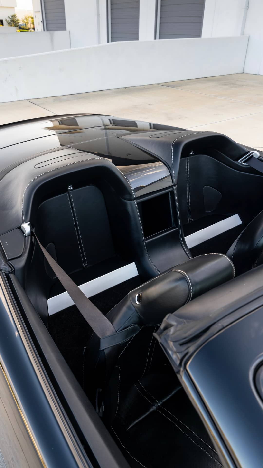 2015 Aston Martin V8 Vantage GT Roadster — photo 24