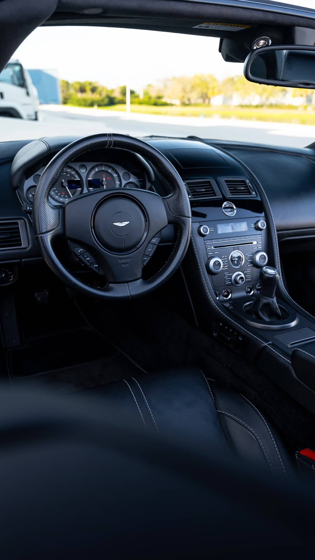 2015 Aston Martin V8 Vantage GT Roadster — photo 4