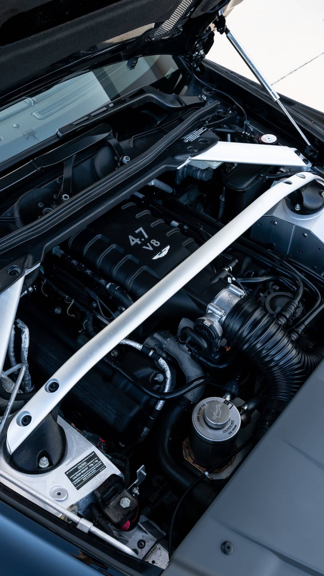 2015 Aston Martin V8 Vantage GT Roadster — photo 30