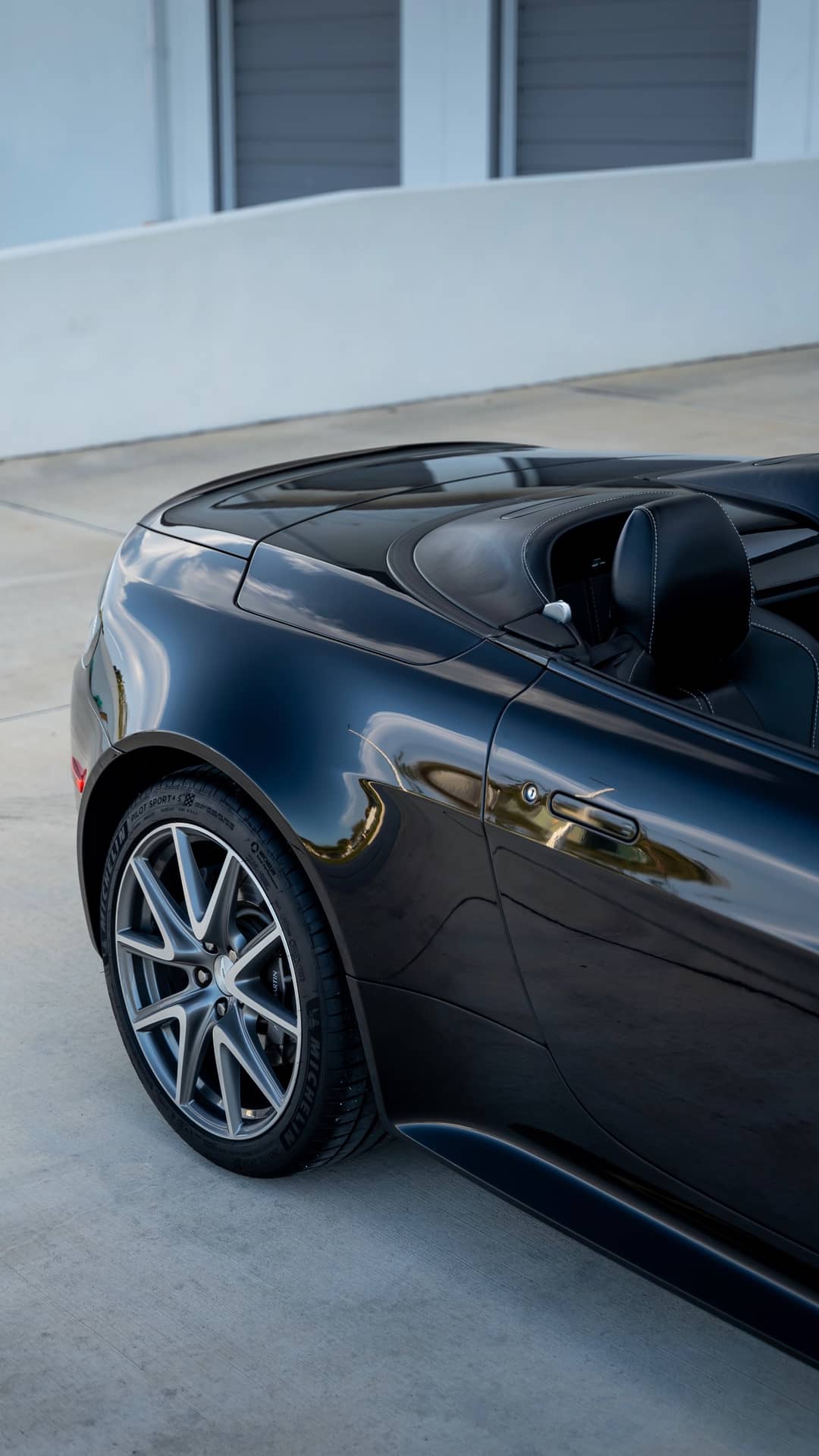 2015 Aston Martin V8 Vantage GT Roadster — photo 32
