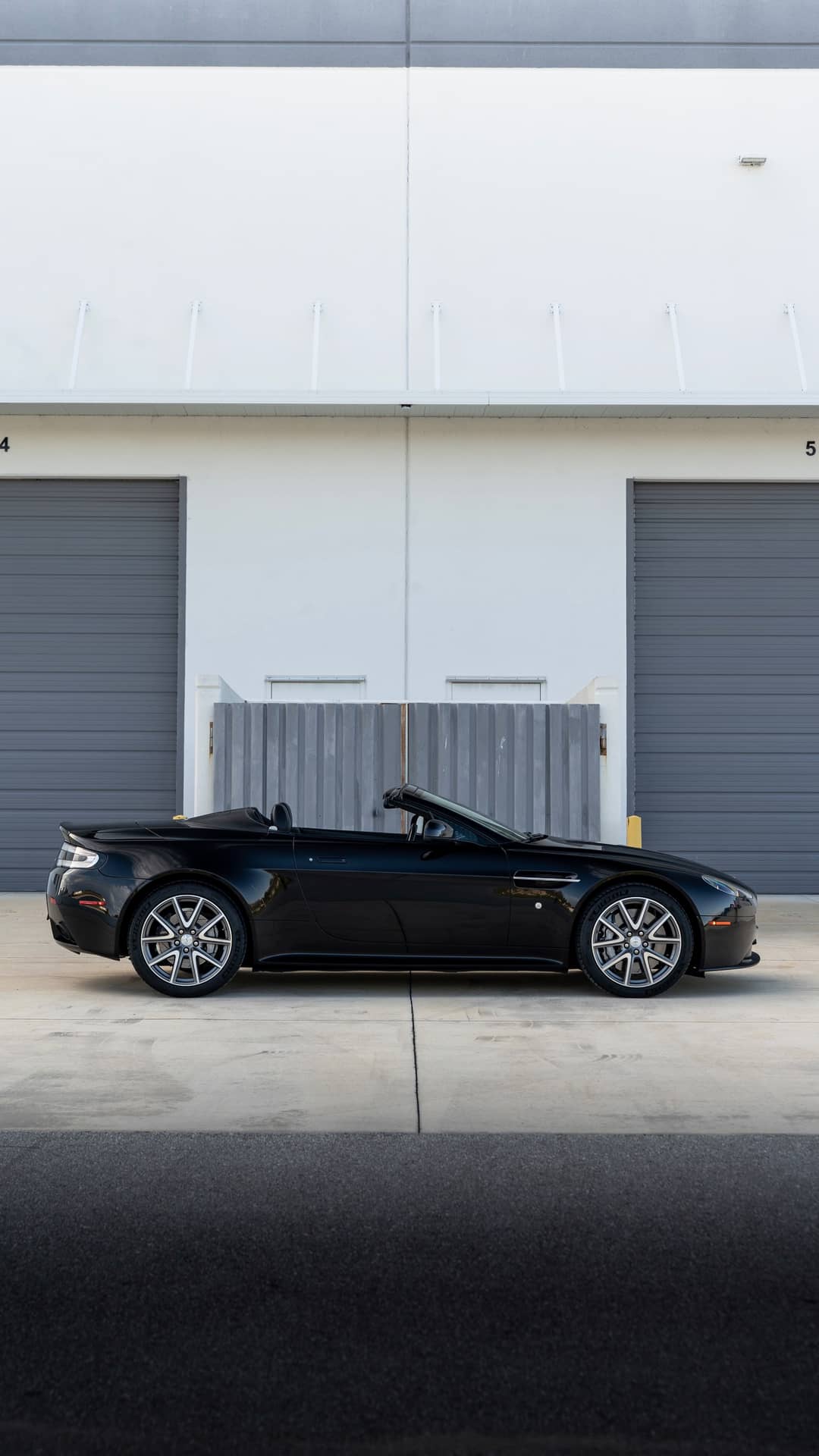 2015 Aston Martin V8 Vantage GT Roadster — photo 38