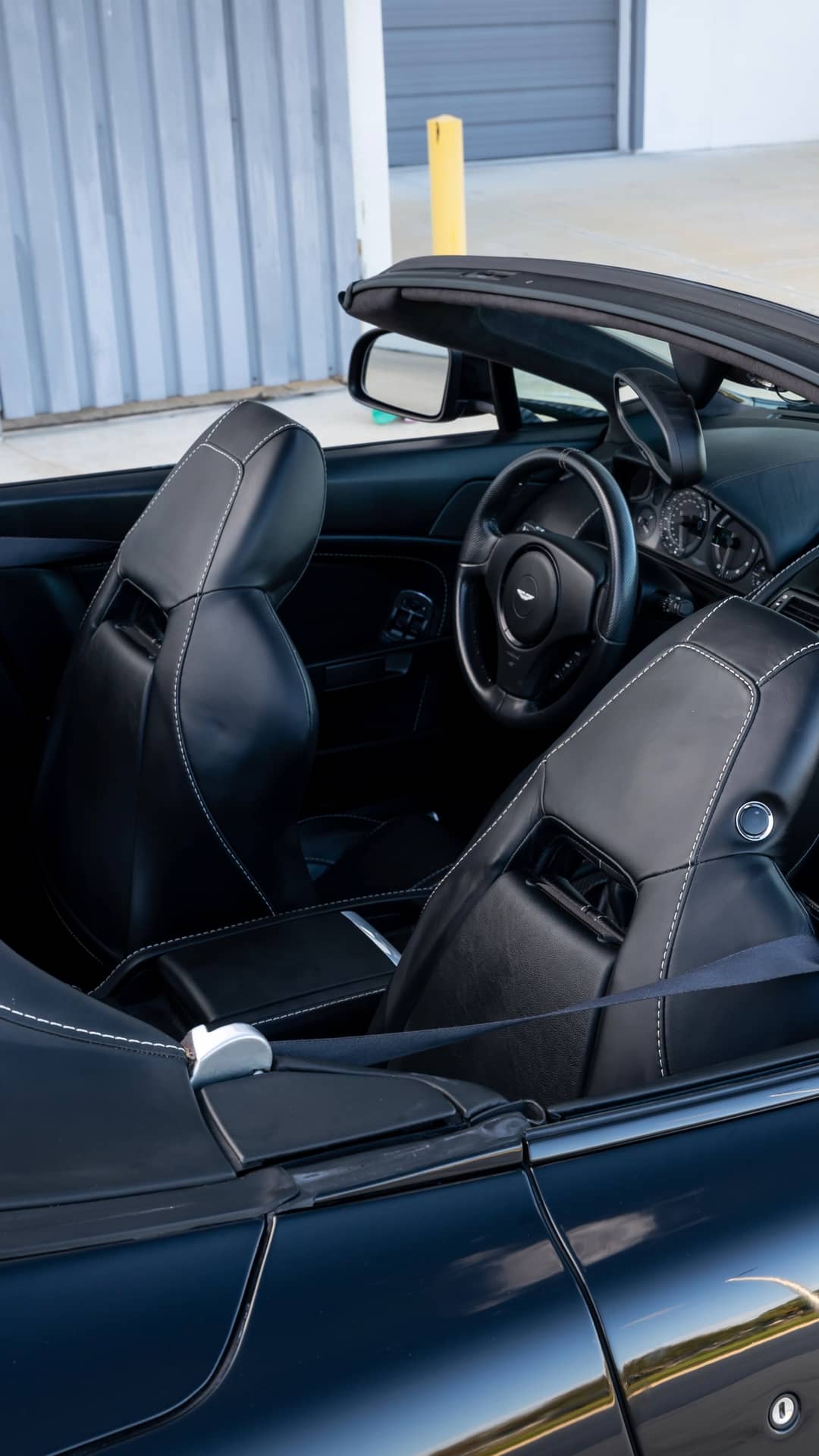 2015 Aston Martin V8 Vantage GT Roadster — photo 42